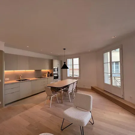 Design Pour 6 Personnes Pantheon * Parijs